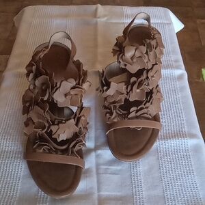 Tory Burch blossom sandal size 9M